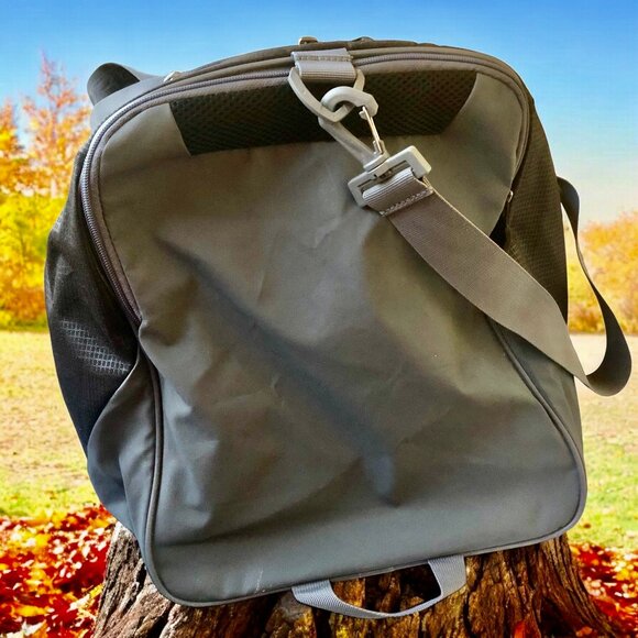 Under Armour Duffel Bag STORM HEAT GEAR Gray & Black with Handles + Strap logos - Picture 9 of 12